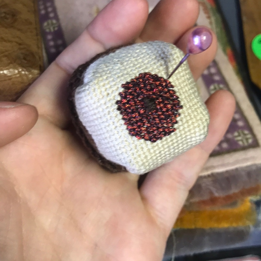 Needlepoint Cupcake Pin Cushion Vintage - Picture 2 of 5